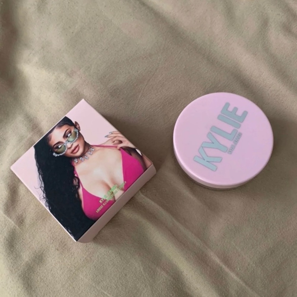 Kylie Cosmetics Loose Illuminating Powder